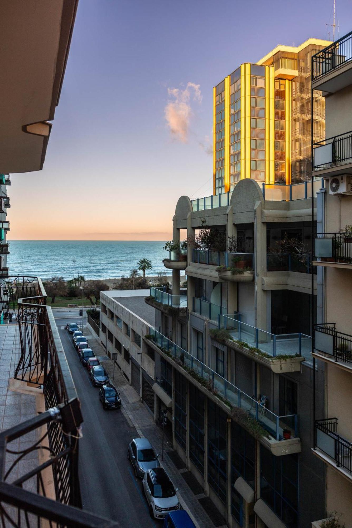 Casa Dei Visionari - Mare Apartment บารี ภายนอก รูปภาพ